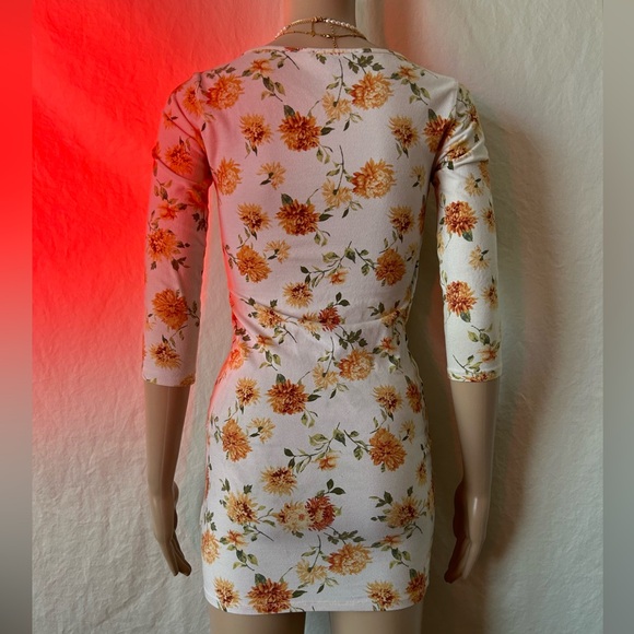 FOREVER21 Floral Mini Dress - Picture 3 of 3